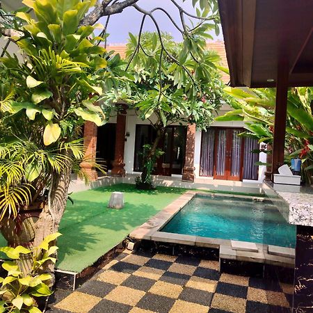 D&D Homestay Pesanggaran エクステリア 写真