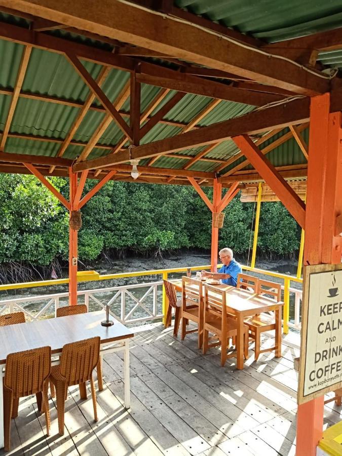 D&D Homestay Pesanggaran エクステリア 写真